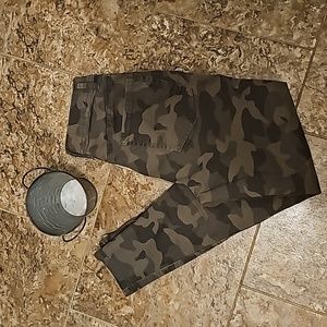 KYLIE M&Co 13 years 158cm camo pants... like new condition... zipper on ankles